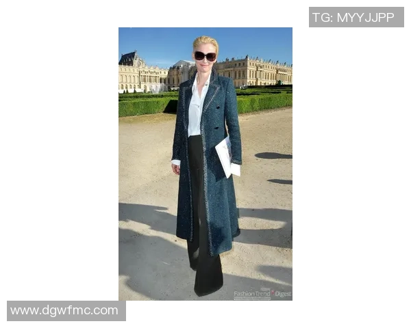 足球明星与黑色衬衫女孩的浪漫邂逅揭示了青春与梦想的交织之美 足球明星与黑色衬衫女孩的浪漫邂逅揭示了青春与梦想的交织之美