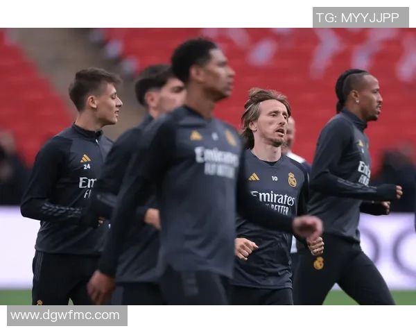 足球明星壁纸拼图带你领略绿茵场上的璀璨星光与激情瞬间 足球明星壁纸拼图带你领略绿茵场上的璀璨星光与激情瞬间