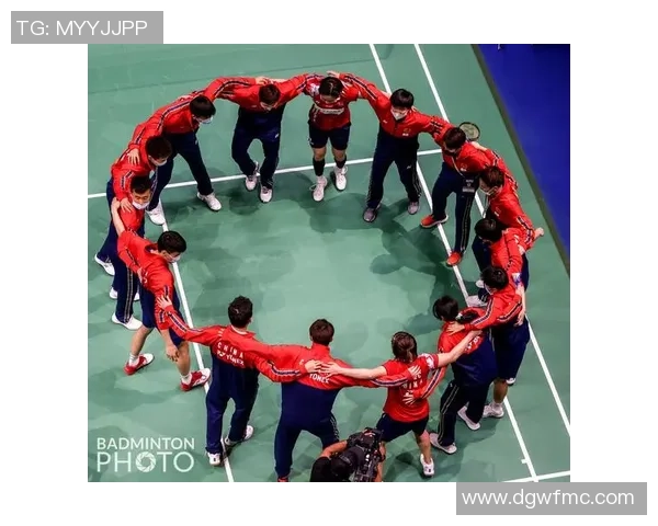 重庆羽毛球队在世锦赛中的团队协作表现分析与启示 重庆羽毛球队在世锦赛中的团队协作表现分析与启示